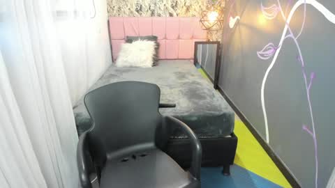 Snapshot of emmaaevans_ chatting on 01/30/25, 12:16 Emma Evans online show from 01/30/25, 12:16