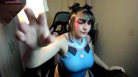 Snapshot of emmaamartinez chatting on 11/24/25, 01:05 modelo independente online show from 11/24/25, 01:05