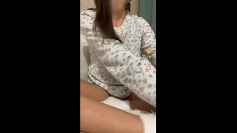 Snapshot of emmaamazingeyes chatting on 10/28/25, 04:42 Emma 31487 online show from 10/28/25, 04:42