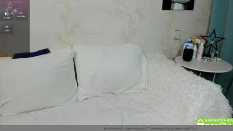 Snapshot of emmaamazingeyes chatting on 12/01/25, 12:43 Emma 31487 online show from 12/01/25, 12:43