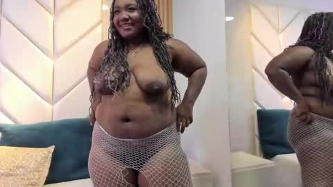 Snapshot of emmabrantt_ chatting on 10/30/25, 04:03 EmmaBrantt  online show from 10/30/25, 04:03