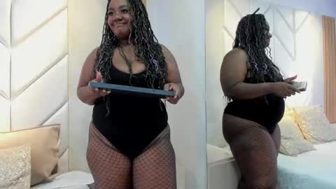 Snapshot of emmabrantt_ chatting on 10/31/25, 04:35 EmmaBrantt  online show from 10/31/25, 04:35