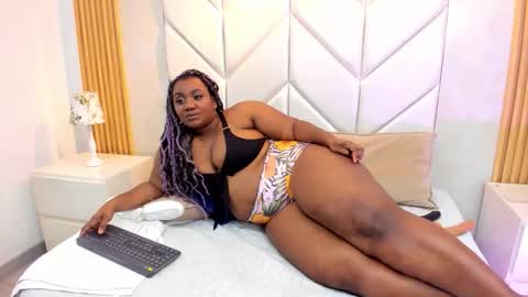 Snapshot of emmabrantt_ chatting on 11/21/25, 05:06 EmmaBrantt online show from 11/21/25, 05:06