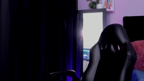 Snapshot of emmabridgerton chatting on 01/08/26, 09:28 Emma online show from 01/08/26, 09:28