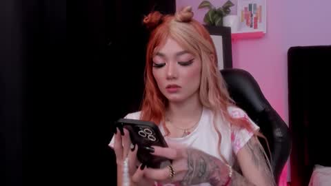 Snapshot of emmabridgerton chatting on 01/15/26, 12:04 Emma online show from 01/15/26, 12:04