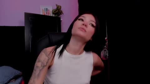 Snapshot of emmabridgerton chatting on 02/04/26, 07:47 Emma online show from 02/04/26, 07:47