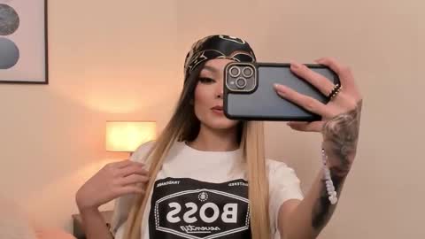 Snapshot of emmabridgerton chatting on 02/11/26, 10:26 Emma online show from 02/11/26, 10:26