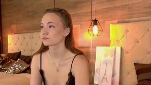 EmmaCamm online show from 11/18/25, 09:36