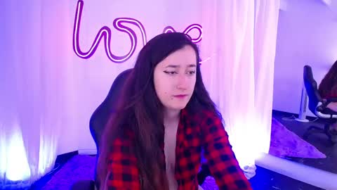 Snapshot of emmaclaire_ chatting on 09/20/25, 12:33 Emma Claire online show from 09/20/25, 12:33