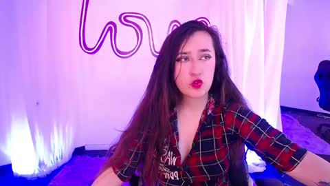 Snapshot of emmaclaire_ chatting on 09/26/25, 07:18 Emma Claire online show from 09/26/25, 07:18