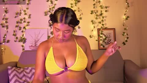 Snapshot of emmaconneer chatting on 10/28/25, 01:53 Emma online show from 10/28/25, 01:53