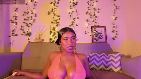 Snapshot of emmaconneer chatting on 10/29/25, 02:30 Emma online show from 10/29/25, 02:30