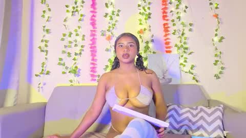 Snapshot of emmaconneer chatting on 11/28/25, 03:04 Emma online show from 11/28/25, 03:04