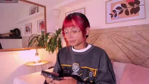 Snapshot of emmaduff_ chatting on 06/21/26, 11:57 online show from 06/21/26, 11:57