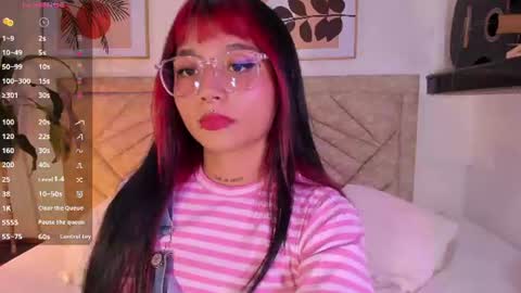 Snapshot of emmaduff_ chatting on 07/14/26, 07:52 online show from 07/14/26, 07:52