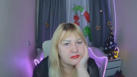 Snapshot of emmaellison924117 chatting on 12/17/25, 07:03 emmaellison924117 online show from 12/17/25, 07:03