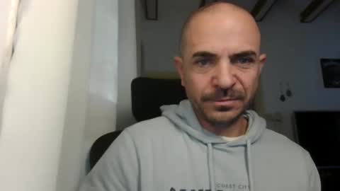 Snapshot of emmagold123 chatting on 12/03/24, 05:31 Ariel online show from 12/03/24, 05:31