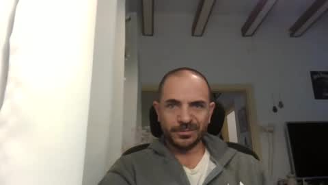 Snapshot of emmagold123 chatting on 12/09/24, 05:18 Ariel online show from 12/09/24, 05:18