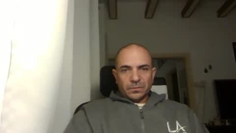 Snapshot of emmagold123 chatting on 12/18/24, 03:47 Ariel online show from 12/18/24, 03:47