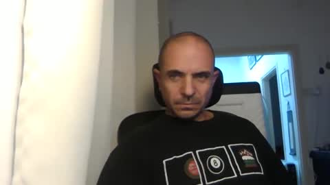 Snapshot of emmagold123 chatting on 12/18/24, 08:57 Ariel online show from 12/18/24, 08:57