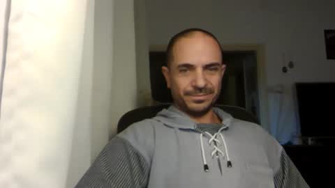 Snapshot of emmagold123 chatting on 12/25/24, 02:23 Ariel online show from 12/25/24, 02:23