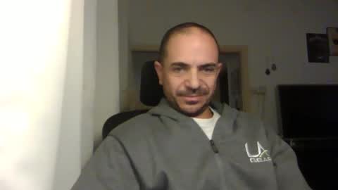 Snapshot of emmagold123 chatting on 12/26/24, 04:43 Ariel online show from 12/26/24, 04:43