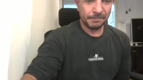 Snapshot of emmagold123 chatting on 12/26/24, 09:15 Ariel online show from 12/26/24, 09:15