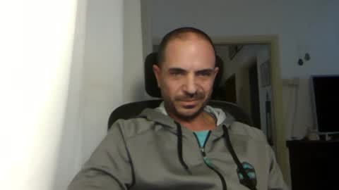 Snapshot of emmagold123 chatting on 12/27/24, 12:23 Ariel online show from 12/27/24, 12:23