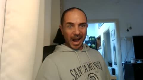 Snapshot of emmagold123 chatting on 01/07/25, 12:31 Ariel online show from 01/07/25, 12:31