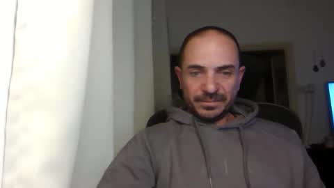 Snapshot of emmagold123 chatting on 02/04/25, 08:28 Ariel online show from 02/04/25, 08:28