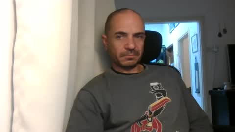 Snapshot of emmagold123 chatting on 02/17/25, 05:43 Ariel online show from 02/17/25, 05:43