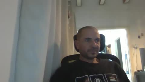 Snapshot of emmagold123 chatting on 02/18/25, 08:25 Ariel online show from 02/18/25, 08:25