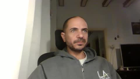 Snapshot of emmagold123 chatting on 03/04/25, 04:06 Ariel online show from 03/04/25, 04:06