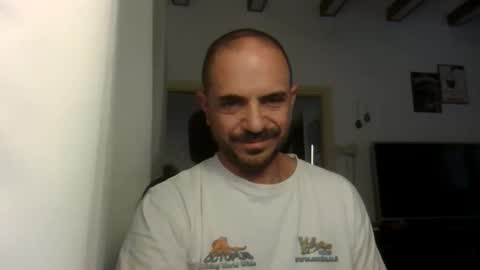 Snapshot of emmagold123 chatting on 09/11/25, 04:12 Ariel online show from 09/11/25, 04:12