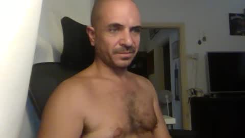 Snapshot of emmagold123 chatting on 09/19/25, 01:01 Ariel online show from 09/19/25, 01:01