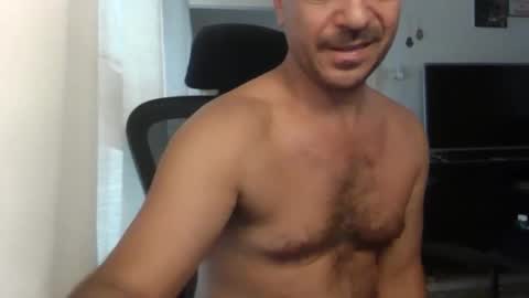 Snapshot of emmagold123 chatting on 09/26/25, 05:44 Ariel online show from 09/26/25, 05:44