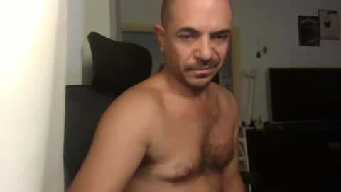 Snapshot of emmagold123 chatting on 09/30/25, 03:55 Ariel online show from 09/30/25, 03:55