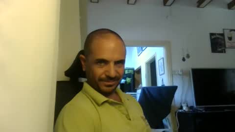 Snapshot of emmagold123 chatting on 10/01/25, 10:10 Ariel online show from 10/01/25, 10:10