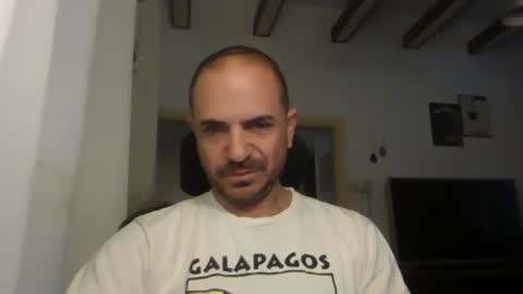 Snapshot of emmagold123 chatting on 10/03/25, 04:09 Ariel online show from 10/03/25, 04:09