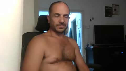 Snapshot of emmagold123 chatting on 10/03/25, 08:17 Ariel online show from 10/03/25, 08:17