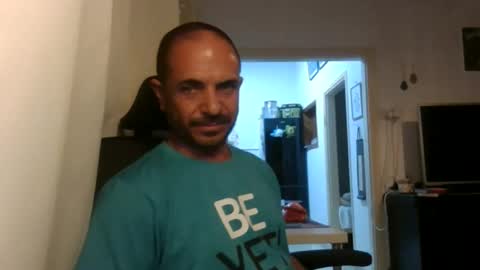 Snapshot of emmagold123 chatting on 10/05/25, 09:13 Ariel online show from 10/05/25, 09:13