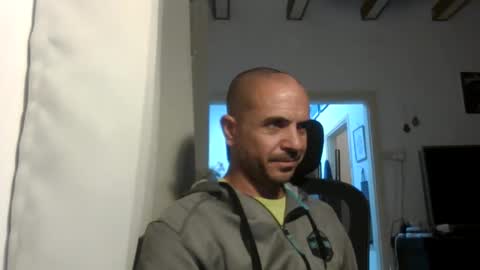 Snapshot of emmagold123 chatting on 11/02/25, 09:06 Ariel online show from 11/02/25, 09:06