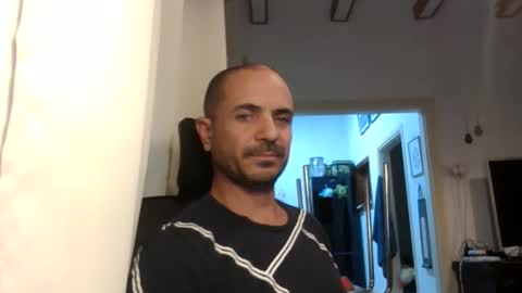 Snapshot of emmagold123 chatting on 11/06/25, 06:53 Ariel online show from 11/06/25, 06:53