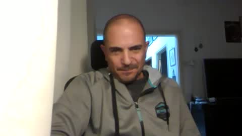 Snapshot of emmagold123 chatting on 11/09/25, 10:08 Ariel online show from 11/09/25, 10:08