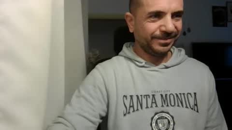 Snapshot of emmagold123 chatting on 12/20/25, 05:58 Ariel online show from 12/20/25, 05:58