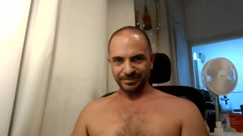 Snapshot of emmagold123 chatting on 06/10/26, 05:12 Ariel online show from 06/10/26, 05:12