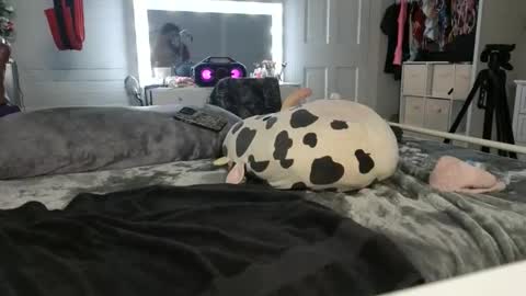 Snapshot of emmagray01 chatting on 12/14/24, 12:12 emmagray01 online show from 12/14/24, 12:12