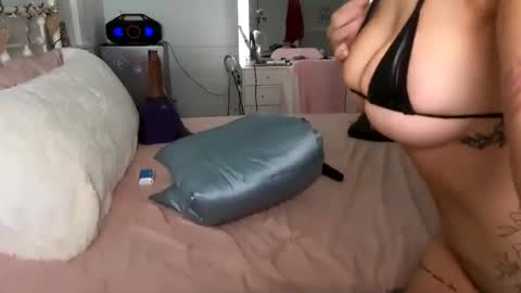 Snapshot of emmagray01 chatting on 01/31/25, 04:27 emmagray01 online show from 01/31/25, 04:27