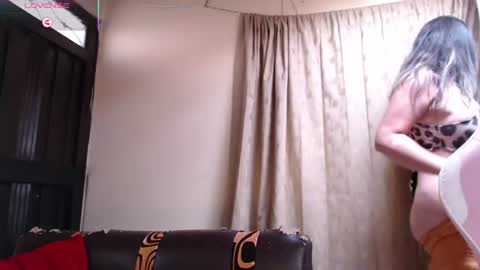 Snapshot of emmahenderson chatting on 06/08/26, 05:57 Andrea online show from 06/08/26, 05:57