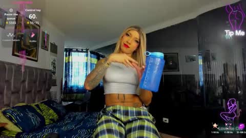 Snapshot of emmahills_sex chatting on 02/28/26, 01:23 Emma online show from 02/28/26, 01:23